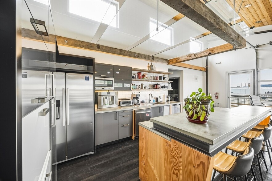 More Photos Of 1600 Carolina St, Bellingham Industrial For Sale