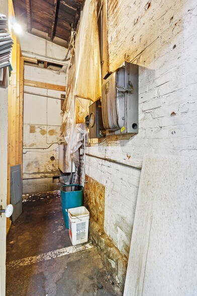 More Photos Of 147 S Springfield St, Saint Paris General Retail For Sale