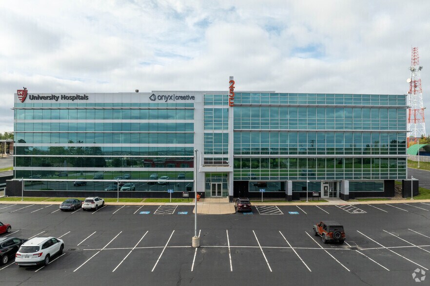 More Photos Of 25001 Emery Rd, Warrensville Heights Office For Lease