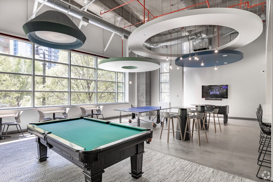 More Photos Of 10 10th St, Atlanta Office For Lease