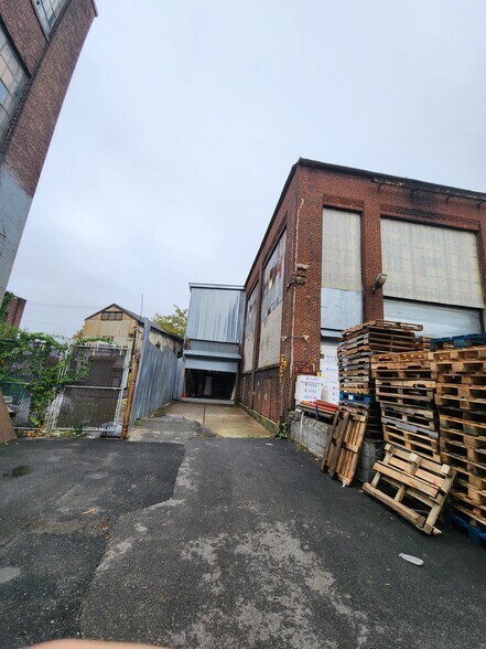 Primary Photo Of 3015 Richmond Ter, Staten Island Warehouse For Lease