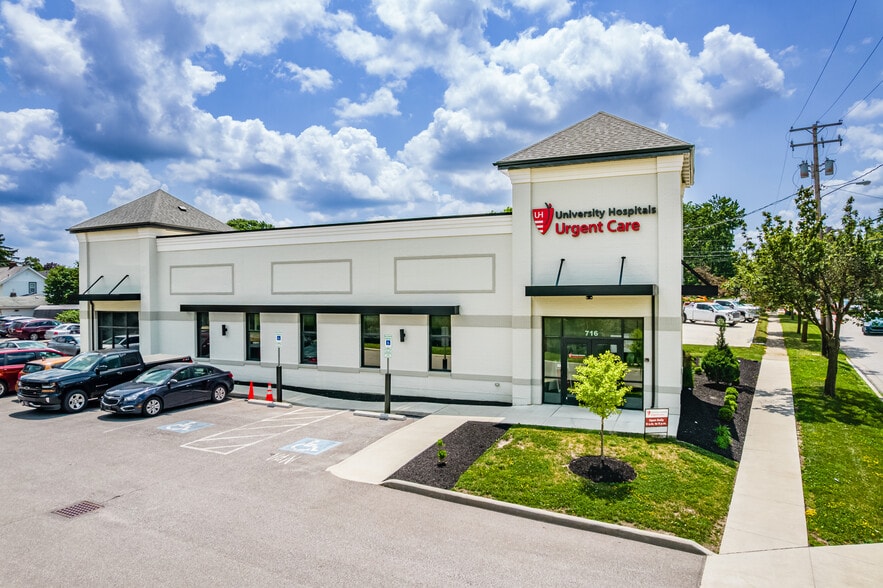 Primary Photo Of 716 N Court St, Medina Freestanding For Sale