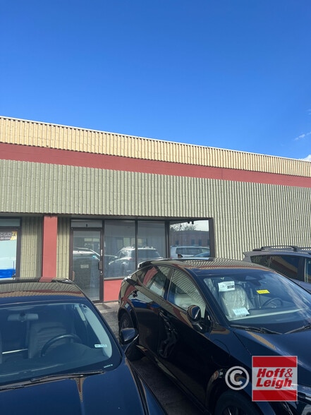 Primary Photo Of 13801 E Smith Dr, Aurora Showroom For Sale