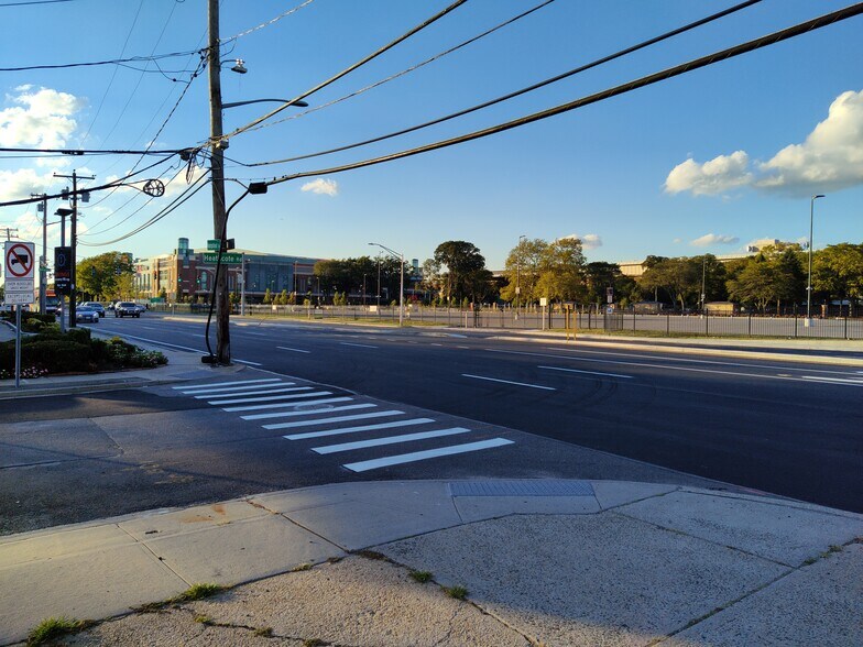 More Photos Of 127-129 Hempstead Tpke, Elmont Restaurant For Lease