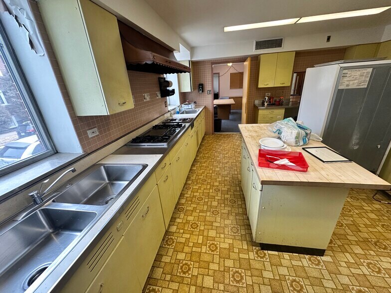 More Photos Of 1400 S Austin Blvd, Cicero Shelter For Sale