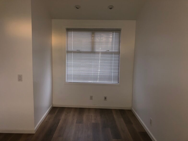 More Photos Of 6555-6557 Shattuck Ave, Oakland Office Residential For Lease