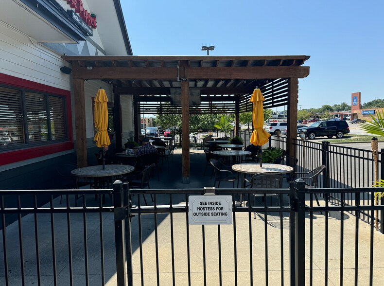 More Photos Of 6870 Johnson Dr, Mission General Retail For Sale