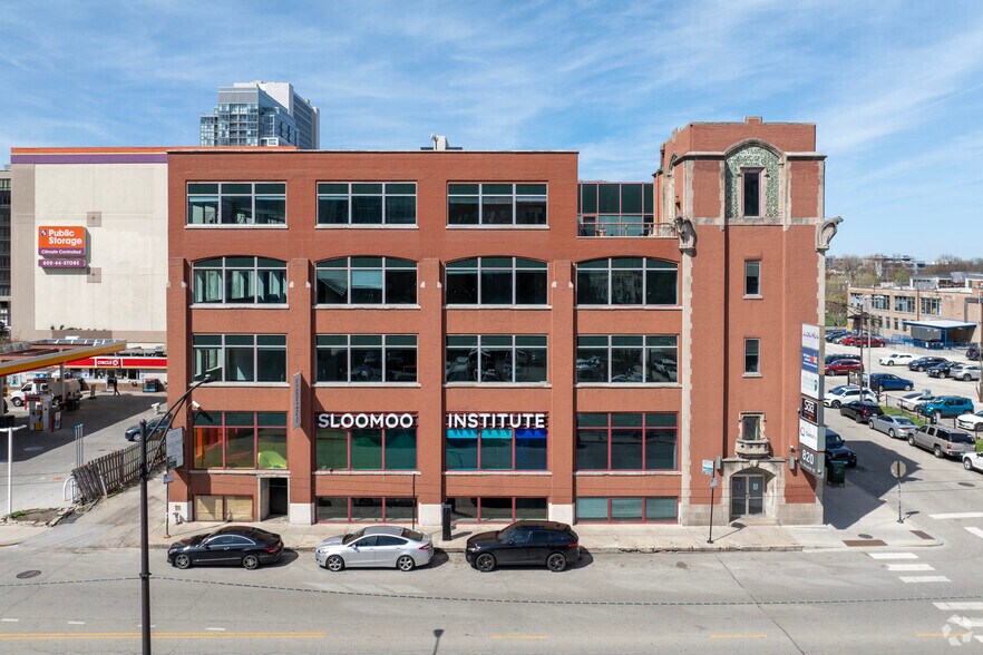 More Photos Of 820 N Orleans St, Chicago Office For Lease