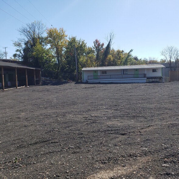 More Photos Of 2301 Sulphur Spring Rd, Lansdowne Industrial For Lease