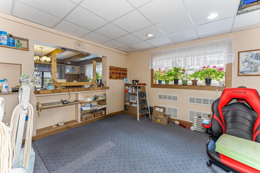 More Photos Of 309 E Wall St, Eagle River Hotel For Sale