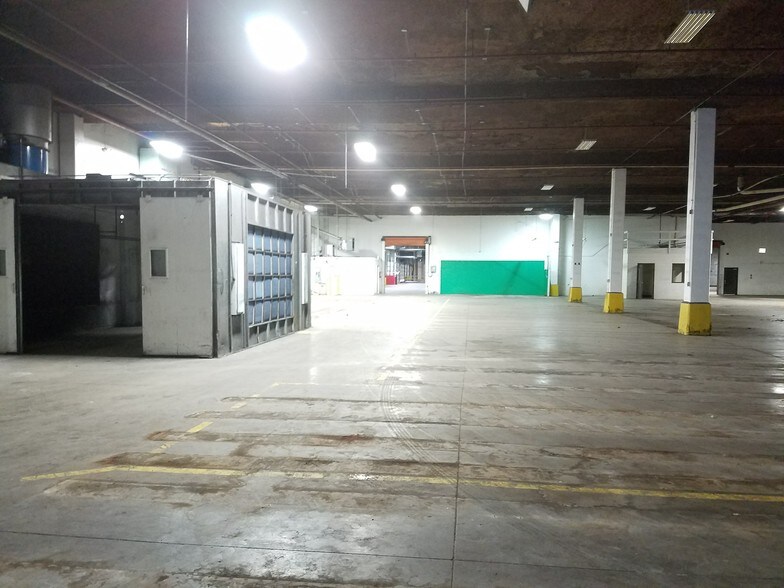 More Photos Of 1661 W Hill St, Louisville Manufacturing For Lease