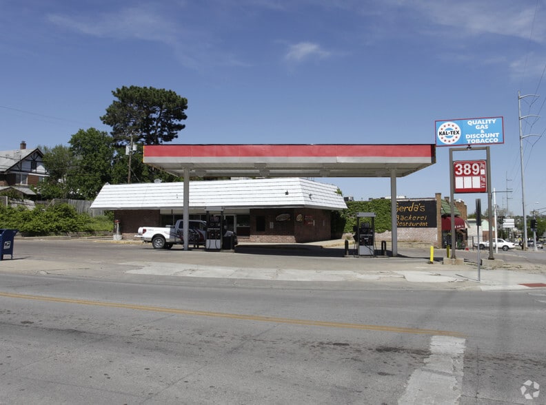 Primary Photo Of 5188 Leavenworth St, Omaha Convenience Store For Sale