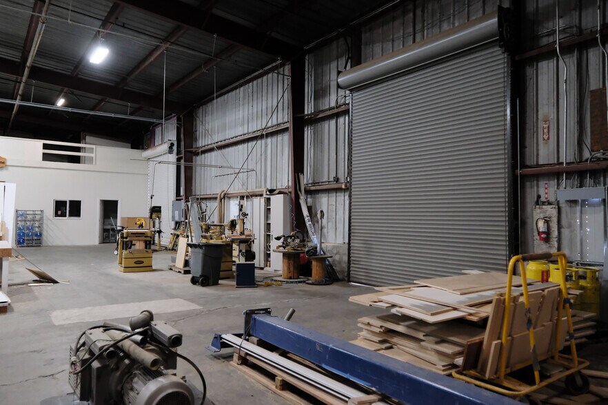 More Photos Of 94-144 Leoole St, Waipahu Warehouse For Lease