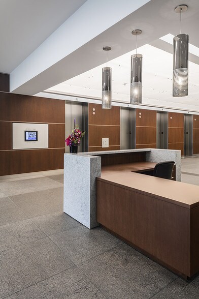 More Photos Of 2900 N Loop Fwy W, Houston Office For Lease