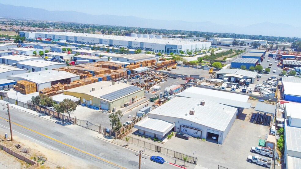 More Photos Of 8335 Beech Ave, Fontana Warehouse For Lease