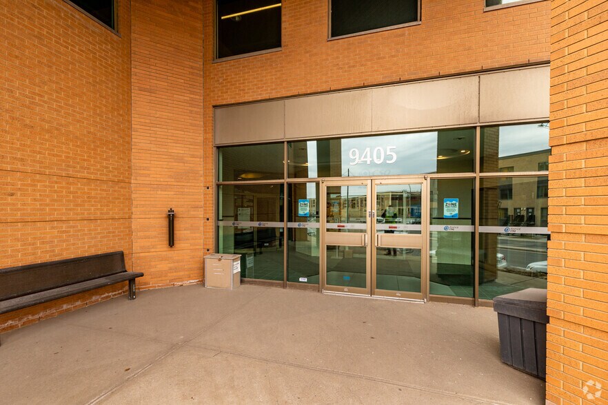 More Photos Of 9405 Rue Sherbrooke E, Montréal Office For Lease