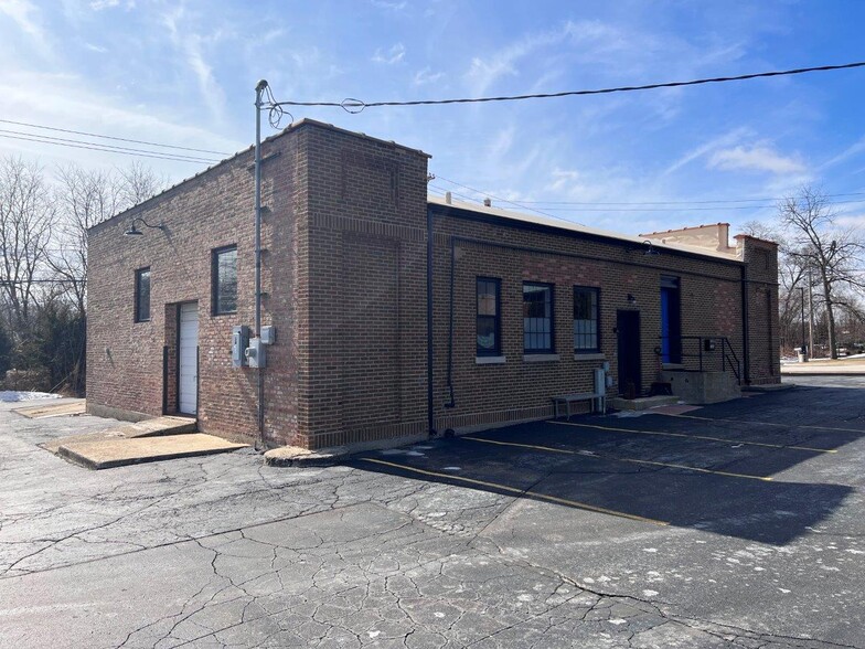 More Photos Of 1315 E Main St, St Charles Warehouse For Sale