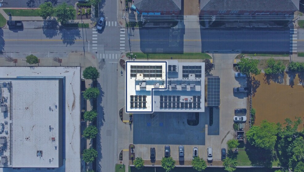 More Photos Of 402 SW A St, Bentonville Bank For Lease