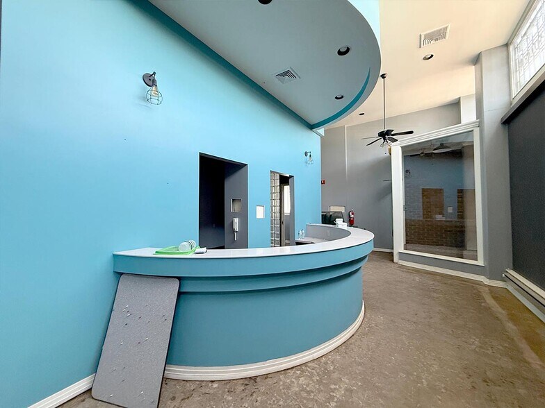 More Photos Of 156 N George St, York Storefront Retail Office For Lease
