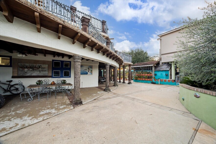 More Photos Of 614 Pine Gully Rd, Seabrook Apartments For Sale