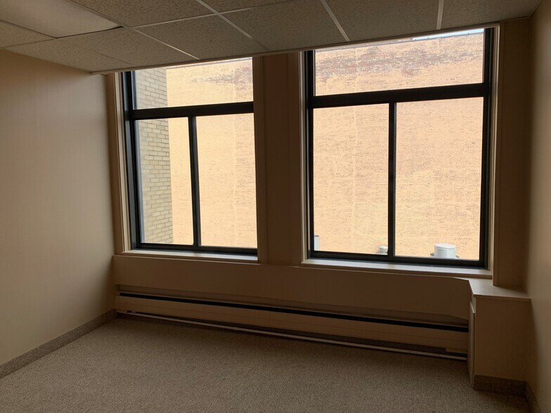 More Photos Of 505-511 5th St, Sioux City Office For Sale