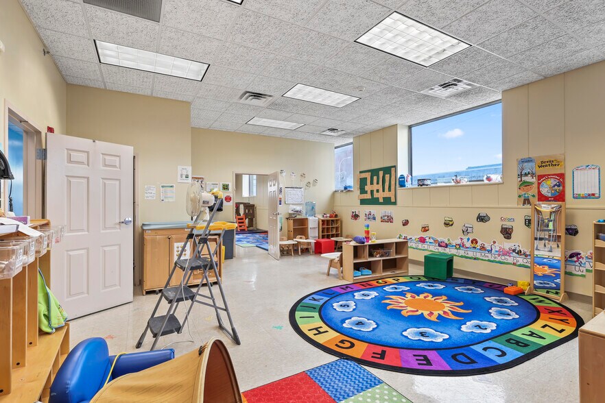 More Photos Of 1631 Main St, Niagara Falls Industrial For Sale