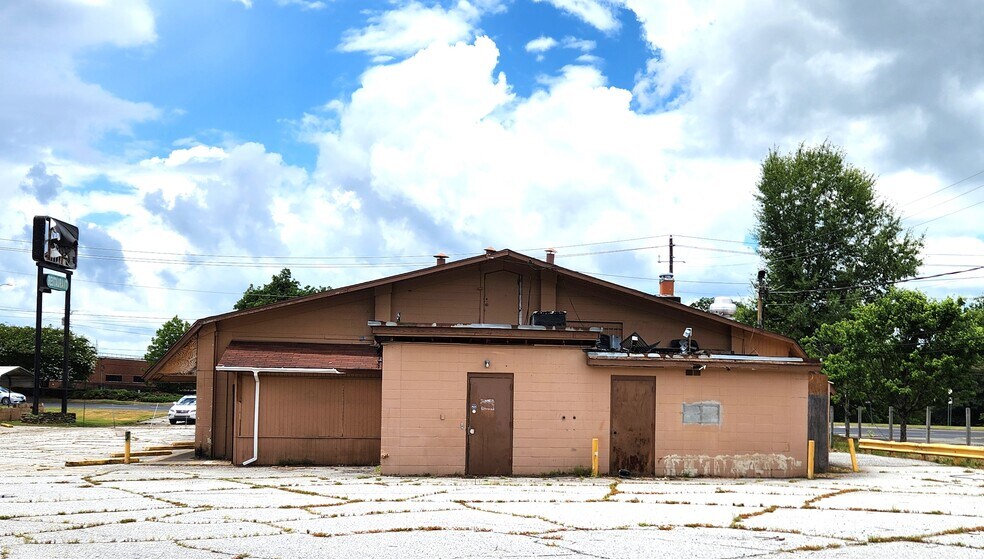 More Photos Of 3653 Victory Dr, Columbus Restaurant For Sale