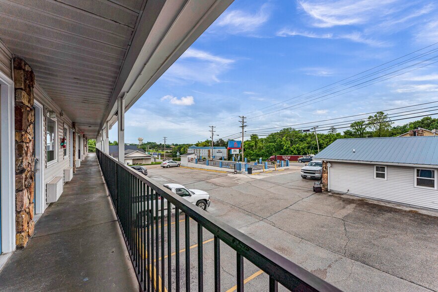 More Photos Of 1023 W Main St, Branson Hotel For Sale