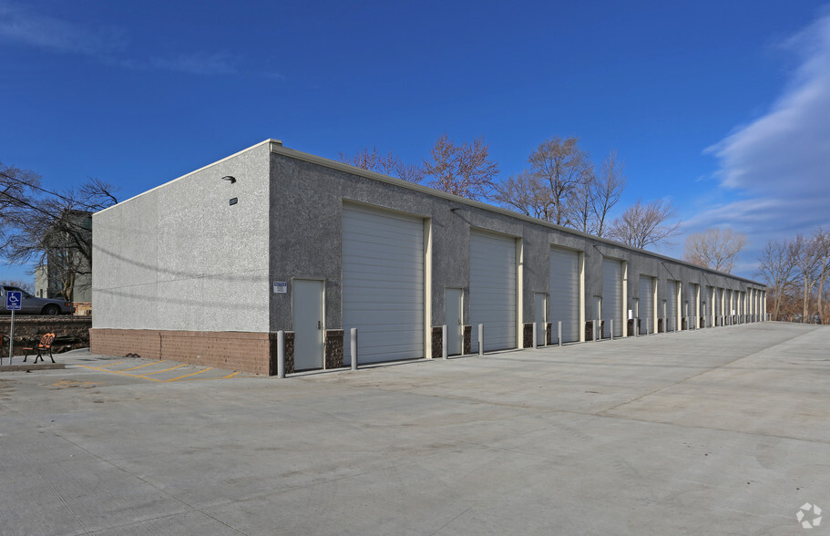 Primary Photo Of 14100 Santa Fe Trail Dr, Lenexa Warehouse For Lease