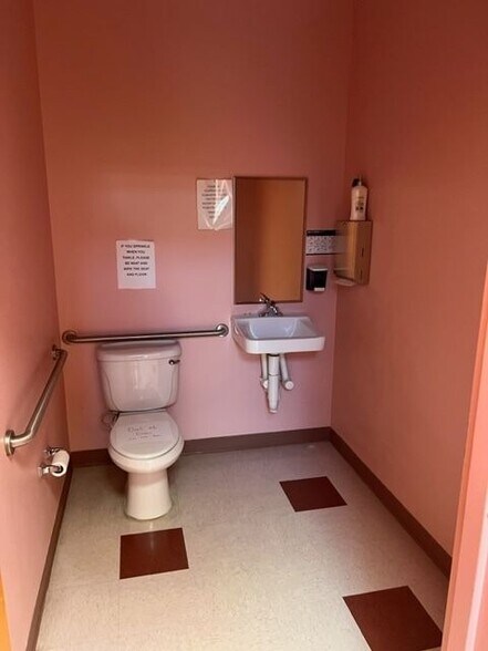 More Photos Of 1028 S 78th St, Tampa Medical For Sale