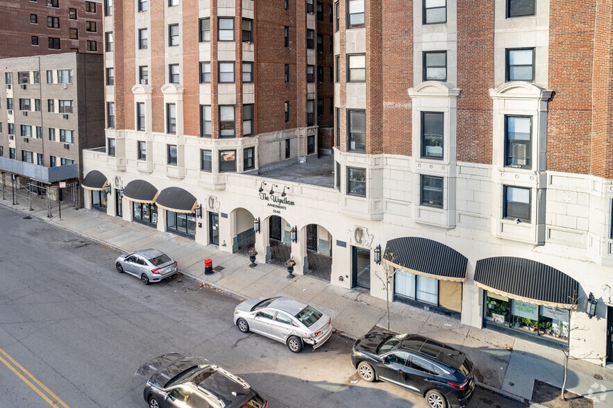 More Photos Of 5240 N Sheridan Rd, Chicago Apartments For Lease