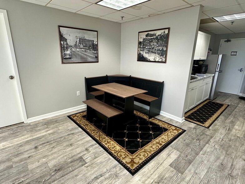 More Photos Of 1650 Elm St, Manchester Medical For Sale