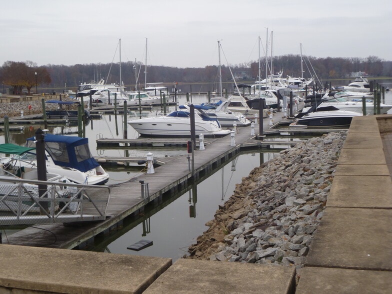 More Photos Of 551-625 Harbor Side St, Woodbridge Storefront Retail Office For Sale