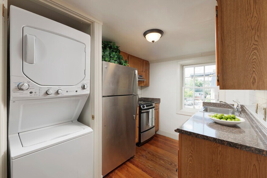 More Photos Of 17 S Madison St, Middleburg Storefront Retail Residential For Sale