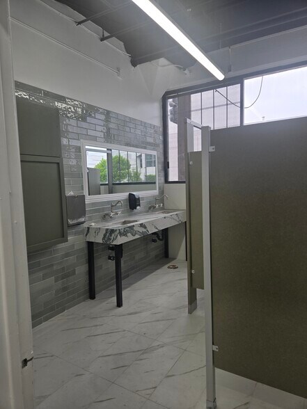 More Photos Of 4500 District Blvd, Vernon Manufacturing For Lease