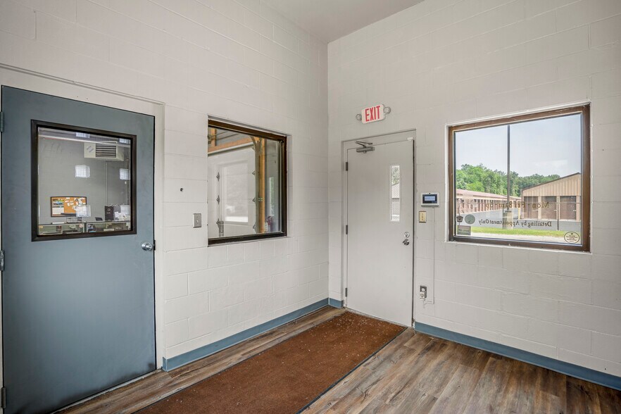 More Photos Of 7300 Lewis Ave, Temperance Carwash For Sale