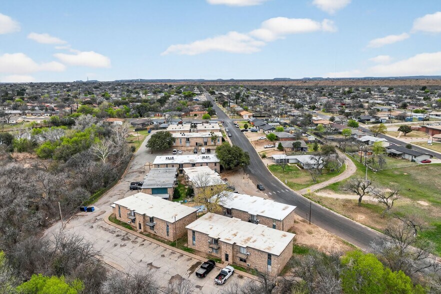 More Photos Of 1707-1717 Greenwood St, San Angelo Apartments For Sale