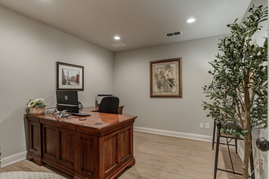 More Photos Of 604 E County Road 7200, Lubbock Office Residential For Sale
