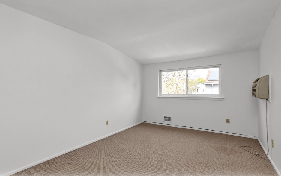 More Photos Of 2461 Merrick Ave, Merrick Medical For Sale