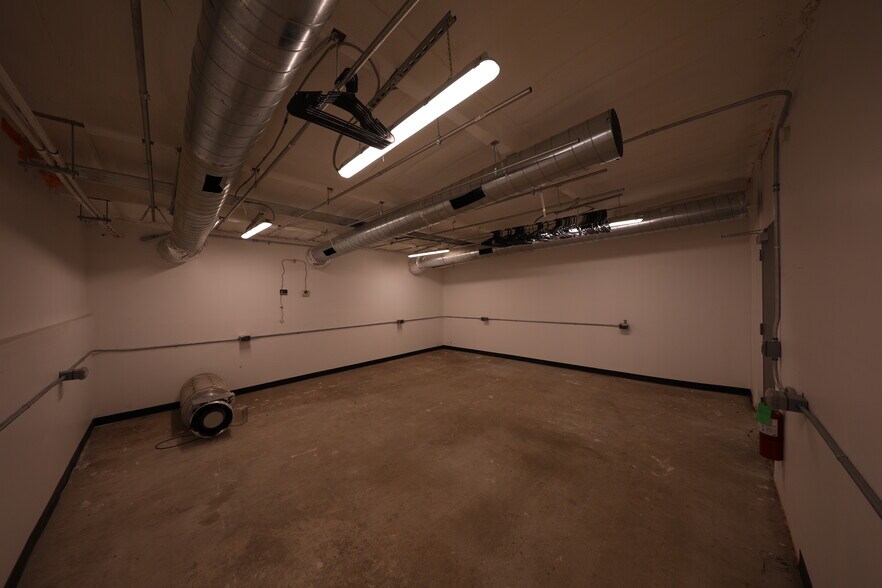 More Photos Of 700 N Main St, Lexington Warehouse For Lease