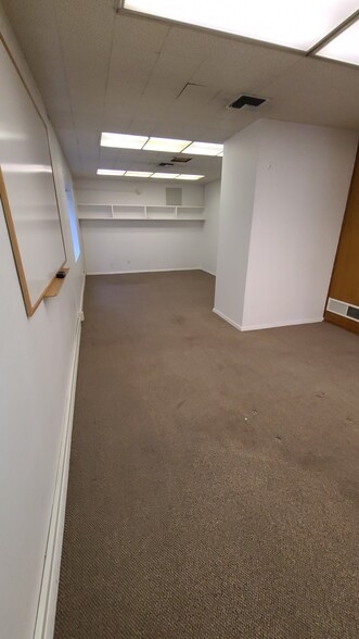 More Photos Of 1601 H St, Bakersfield Office Residential For Lease