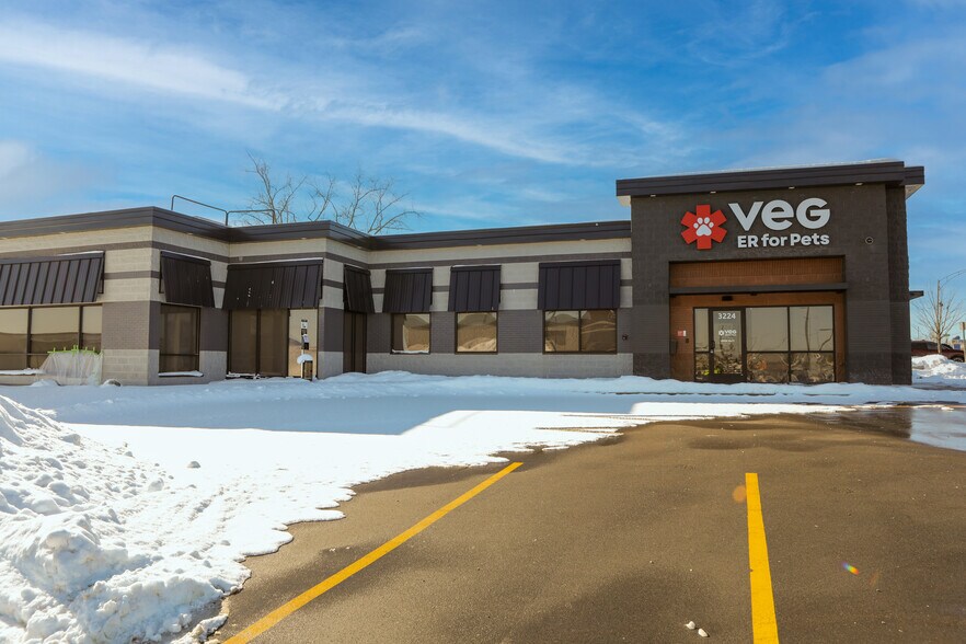 More Photos Of 3224 28th St SE, Grand Rapids Storefront For Sale