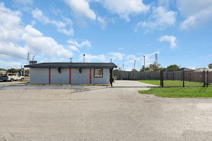 More Photos Of 602 Spencer Hwy, South Houston Medical For Sale