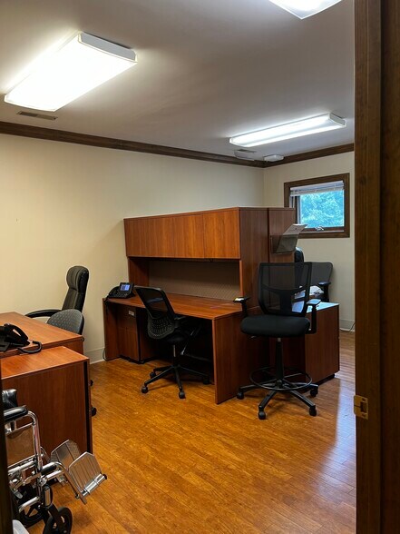 More Photos Of 89 Hospital Dr, Brevard Medical For Lease