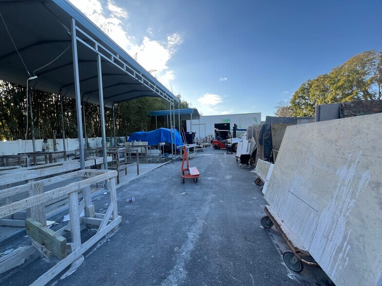 More Photos Of 7704 W Hillsborough Ave, Tampa Warehouse For Lease