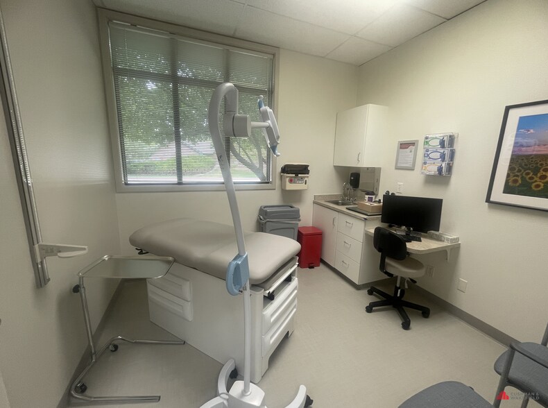 More Photos Of 2021 Battlecreek Dr, Fort Collins Medical For Sale