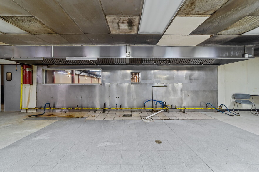 More Photos Of 607 S Main St, King Department Store For Lease