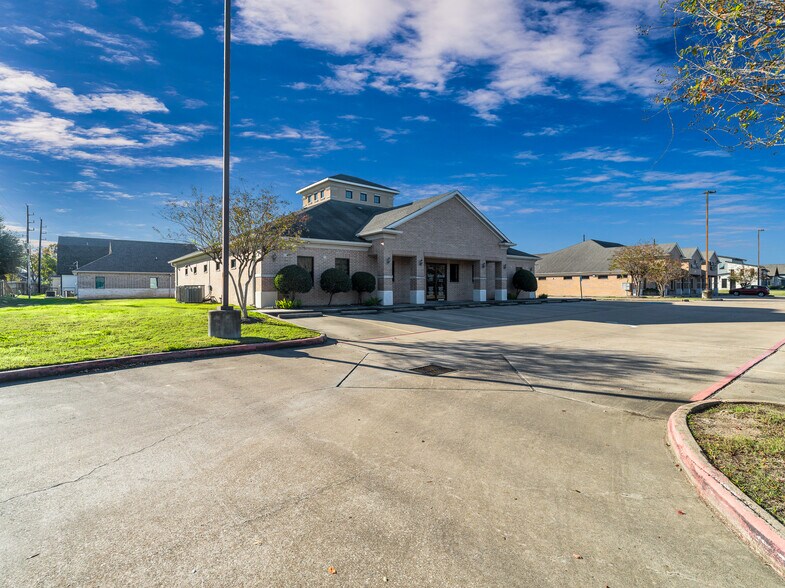 More Photos Of 714 S Peek Rd, Katy Medical For Lease