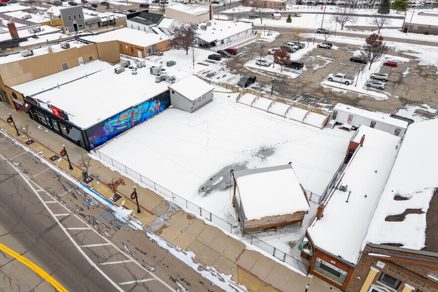 More Photos Of 117 E Allegan St, Otsego General Retail For Sale