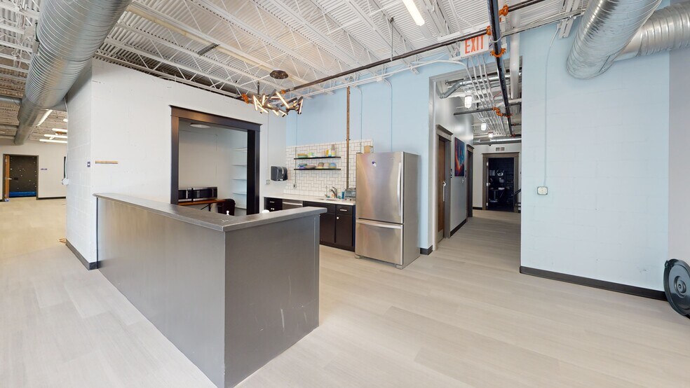More Photos Of 6161 N Hillside Ave, Indianapolis Loft Creative Space For Lease